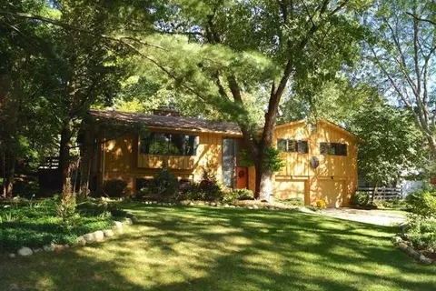 1422 Macgregor Ln, Ann Arbor, MI 48105 photo 1