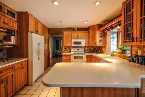 1422 Macgregor Ln, Ann Arbor, MI 48105 photo 17