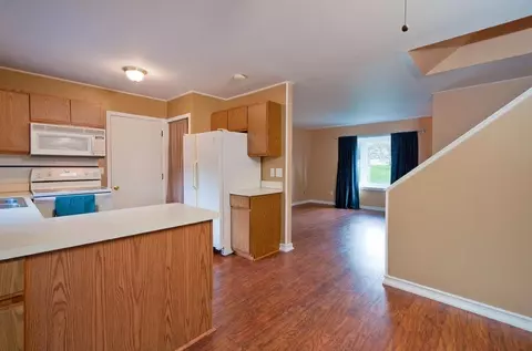 2826 Apache Trl, Wixom, MI 48393 photo 4