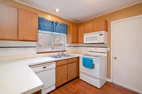 2826 Apache Trl, Wixom, MI 48393 photo 3