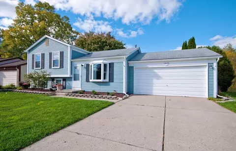 2826 Apache Trl, Wixom, MI 48393 photo 1