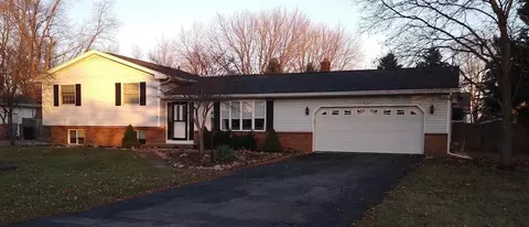 6929 Coachlite Dr, Tecumseh, MI 49286 photo 2