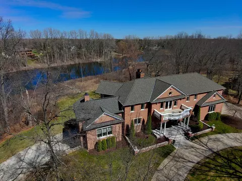 10023 Applegate Ln, Brighton, MI 48114 photo 5