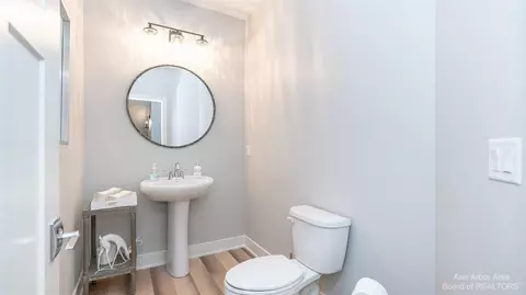 41 Gallery Pointe Dr, Saline, MI 48176 photo 6