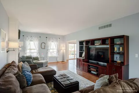7272 S Pinefield Dr, Dexter, MI 48130 photo 8