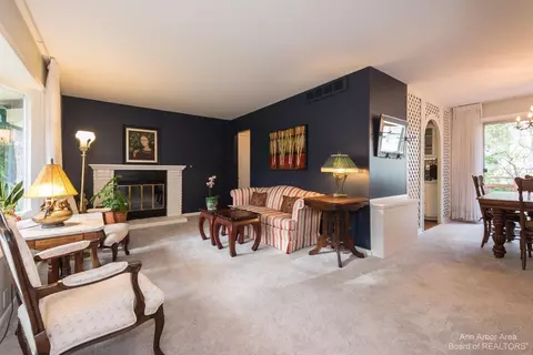 2000 Delafield Dr, Ann Arbor, MI 48105 photo 3