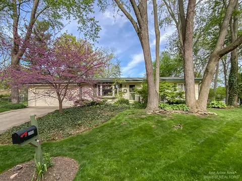 2000 Delafield Dr, Ann Arbor, MI 48105 photo 2