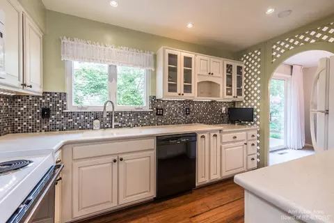 2000 Delafield Dr, Ann Arbor, MI 48105 photo 9