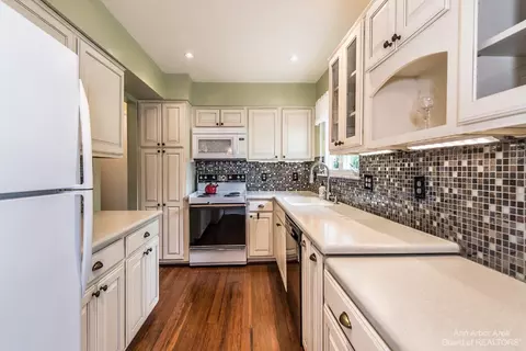 2000 Delafield Dr, Ann Arbor, MI 48105 photo 11