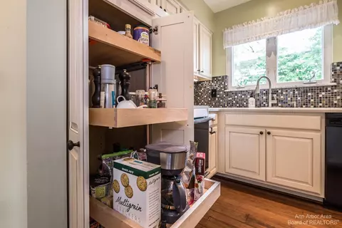 2000 Delafield Dr, Ann Arbor, MI 48105 photo 15