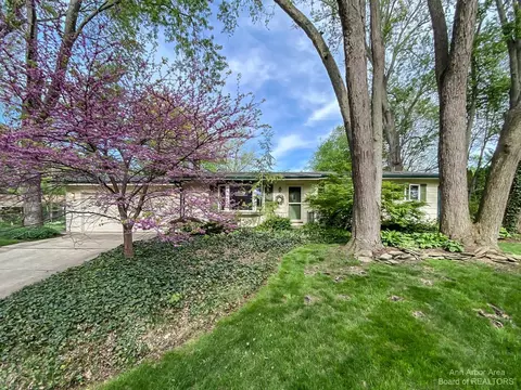 2000 Delafield Dr, Ann Arbor, MI 48105 photo 1
