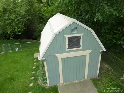 330 E Franklin St, Clinton, MI 49236 photo 37