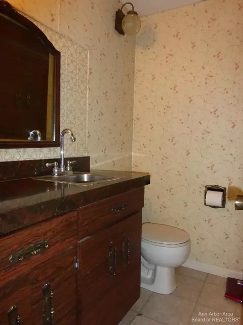 330 E Franklin St, Clinton, MI 49236 photo 27