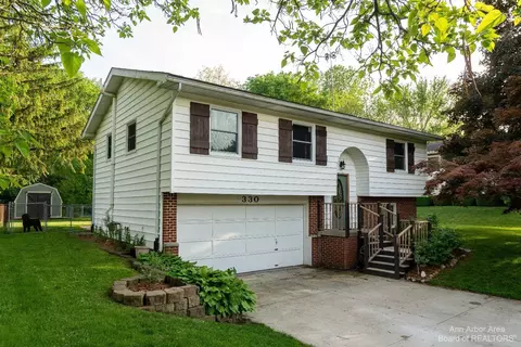 330 E Franklin St, Clinton, MI 49236 photo 1