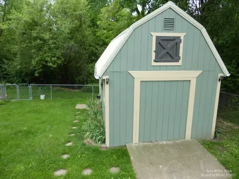 330 E Franklin St, Clinton, MI 49236 photo 36