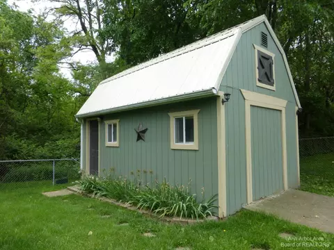 330 E Franklin St, Clinton, MI 49236 photo 38