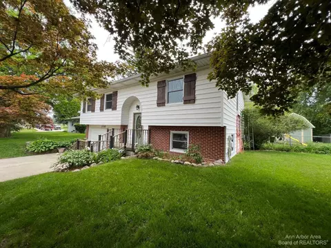 330 E Franklin St, Clinton, MI 49236 photo 3