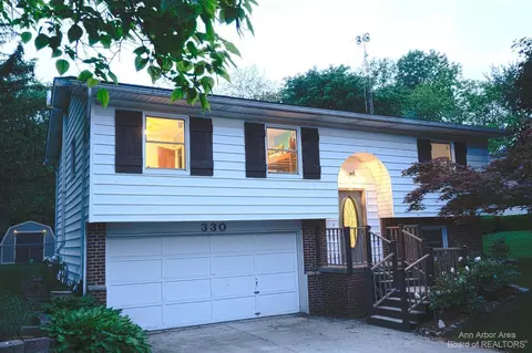 330 E Franklin St, Clinton, MI 49236 photo 2