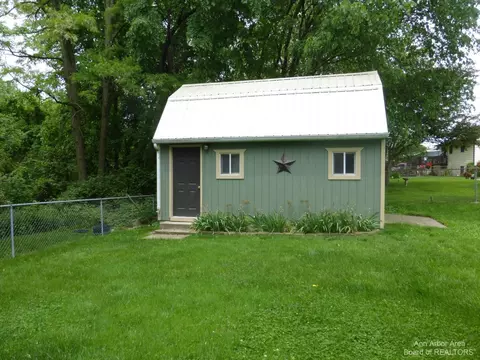330 E Franklin St, Clinton, MI 49236 photo 40