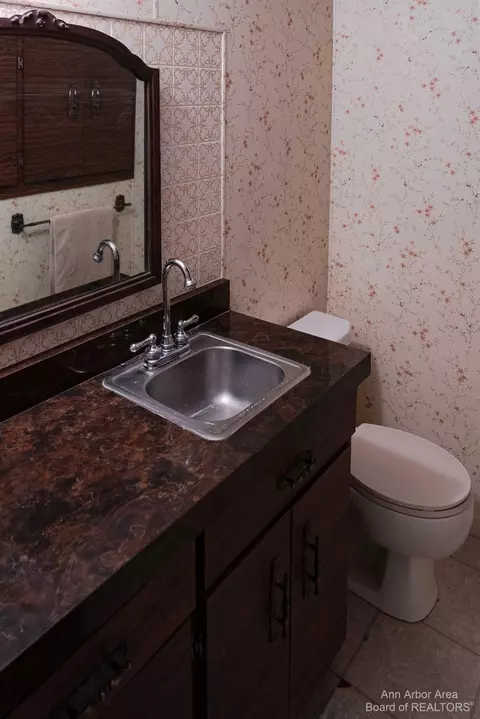 330 E Franklin St, Clinton, MI 49236 photo 28