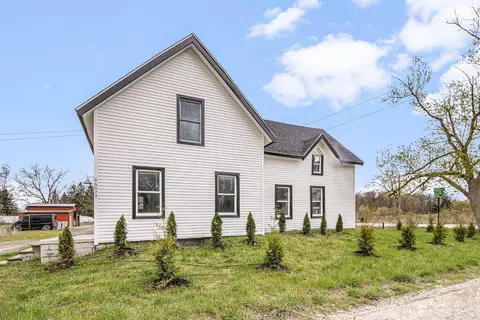 66077 W 8 Mile Rd, South Lyon, MI 48178