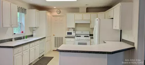 9363 Talladay Rd, Willis, MI 48191