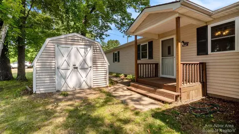 6583 Circle Dr, Harrison, MI 48625 photo 5