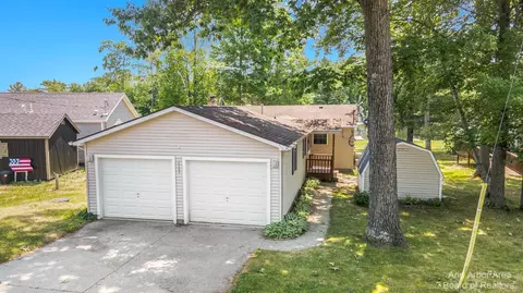 6583 Circle Dr, Harrison, MI 48625 photo 4