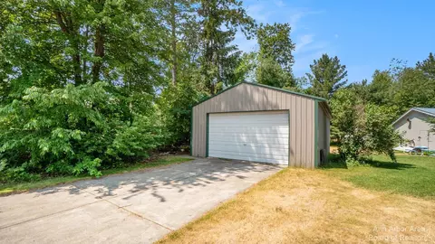 6583 Circle Dr, Harrison, MI 48625 photo 6