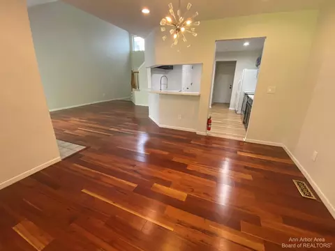 4335 Pine Ridge Ct, Ann Arbor, MI 48105