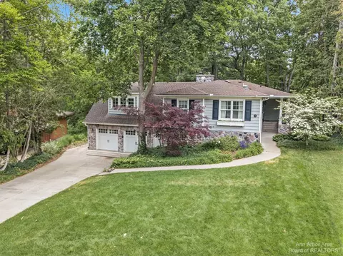 9 E Heatheridge St, Ann Arbor, MI 48104