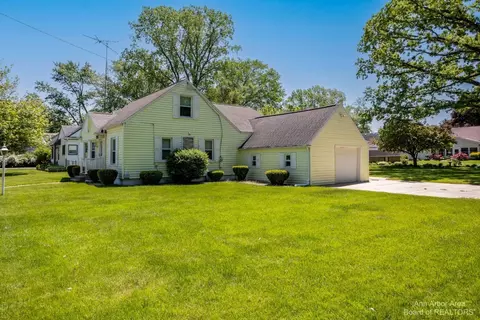 2317 Chesning Ave, Jackson, MI 49202 photo 3