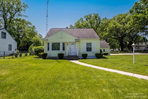 2317 Chesning Ave, Jackson, MI 49202 photo 2