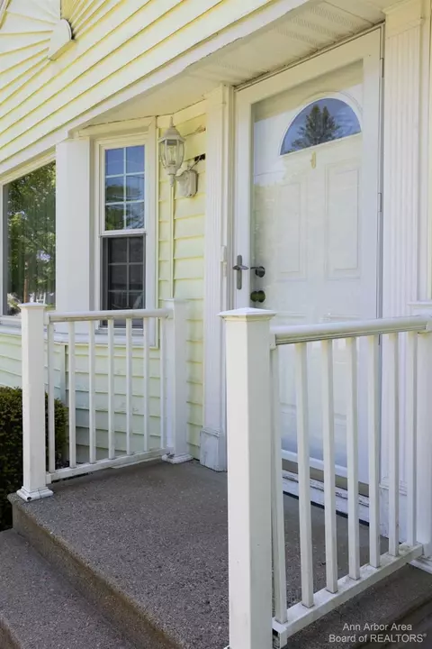 2317 Chesning Ave, Jackson, MI 49202 photo 4