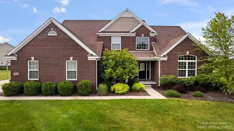 7859 Secretariat Dr, Saline, MI 48176