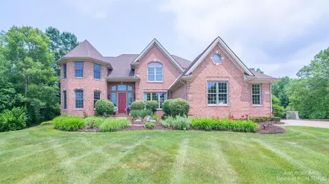 738 Bogey Ct, Ann Arbor, MI 48103