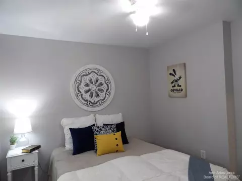 256 Curtis Ave, Jackson, MI 49203 photo 9