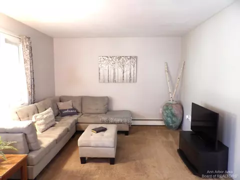 256 Curtis Ave, Jackson, MI 49203 photo 3