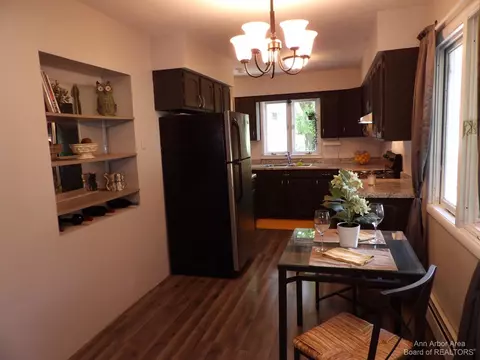 256 Curtis Ave, Jackson, MI 49203 photo 2