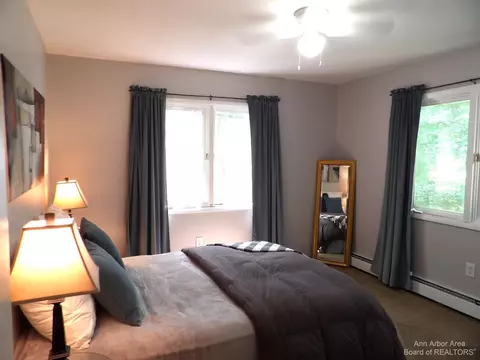 256 Curtis Ave, Jackson, MI 49203 photo 4