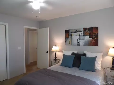 256 Curtis Ave, Jackson, MI 49203 photo 6