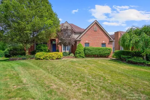 4809 Saint Andrews Ct, Ann Arbor, MI 48108