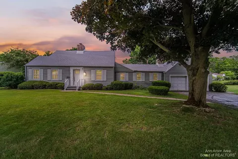 711 Outer Dr, Tecumseh, MI 49286 photo 2