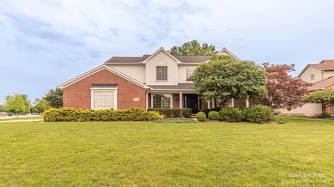 2690 Chateau Ct, Ann Arbor, MI 48103