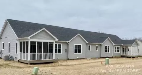 5725 Trailside Ln #19, Whitmore Lake, MI 48189