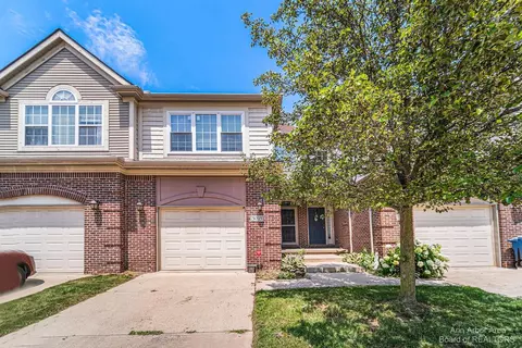 3025 Aspen Ln, Ann Arbor, MI 48108
