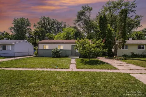 2724 Appleridge St, Ypsilanti, MI 48198