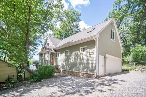 338 Shoreview Dr, Chelsea, MI 48118