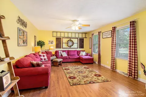 1195 Hayball Rd, Jackson, MI 49201
