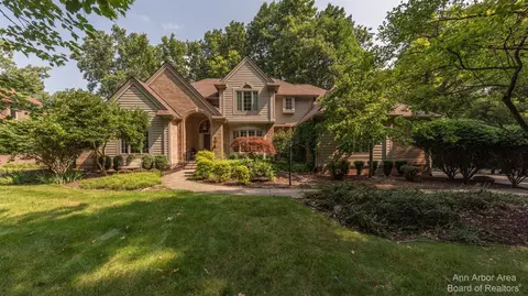 2703 White Oak Dr, Ann Arbor, MI 48103